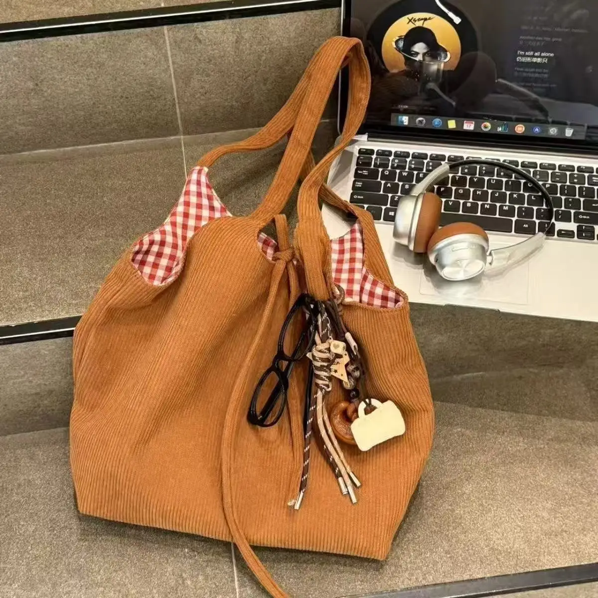 New Retro Corduroy Handbag Street Fashion Korean StyleinsLarge Capacity Underarm Shoulder Bag
New Retro Corduroy Handbag Street Fashion Korean StyleinsLarge Capacity Underarm Shoulder Bag