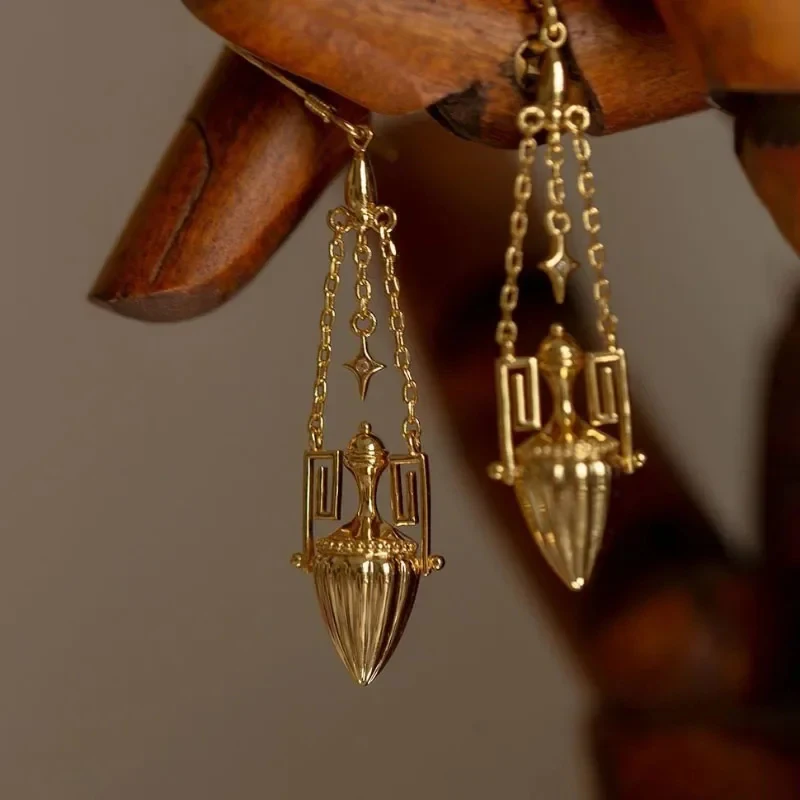 YISON Punk Style Glossy Copper Inlaid Zircon Cone Long Earrings for Women Fashion New in Charms Ear Stud Banquet Jewelry Gift
YISON Punk Style Glossy Copper Inlaid Zircon Cone Long Earrings for Women Fashion New in Charms Ear Stud Banquet Jewelry Gift