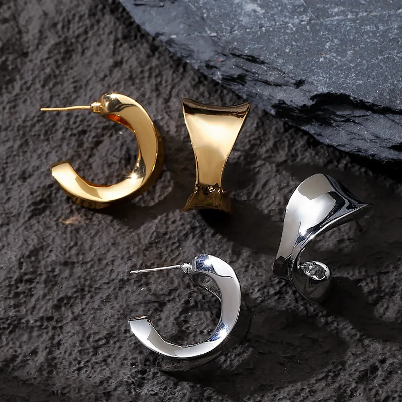 Fashionable, exquisite, simple and personalized, glossy geometric earrings, niche light luxury, high-end commuting earrings
Fashionable, exquisite, simple and personalized, glossy geometric earrings, niche light luxury, high-end commuting earrings