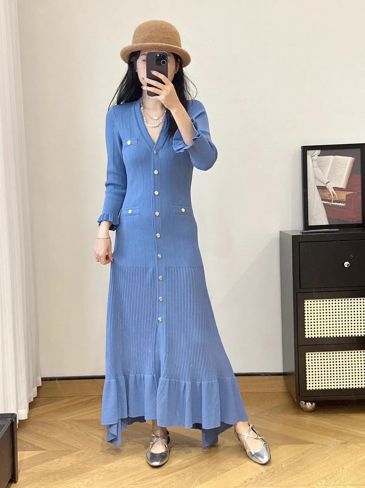 Women Blue or Green Knit Fishtail Midi Dress Ruffles V-Neck Single Breasted Female Slim Knitted Robe Spring Fall 2024
Women Blue or Green Knit Fishtail Midi Dress Ruffles V-Neck Single Breasted Female Slim Knitted Robe Spring Fall 2024