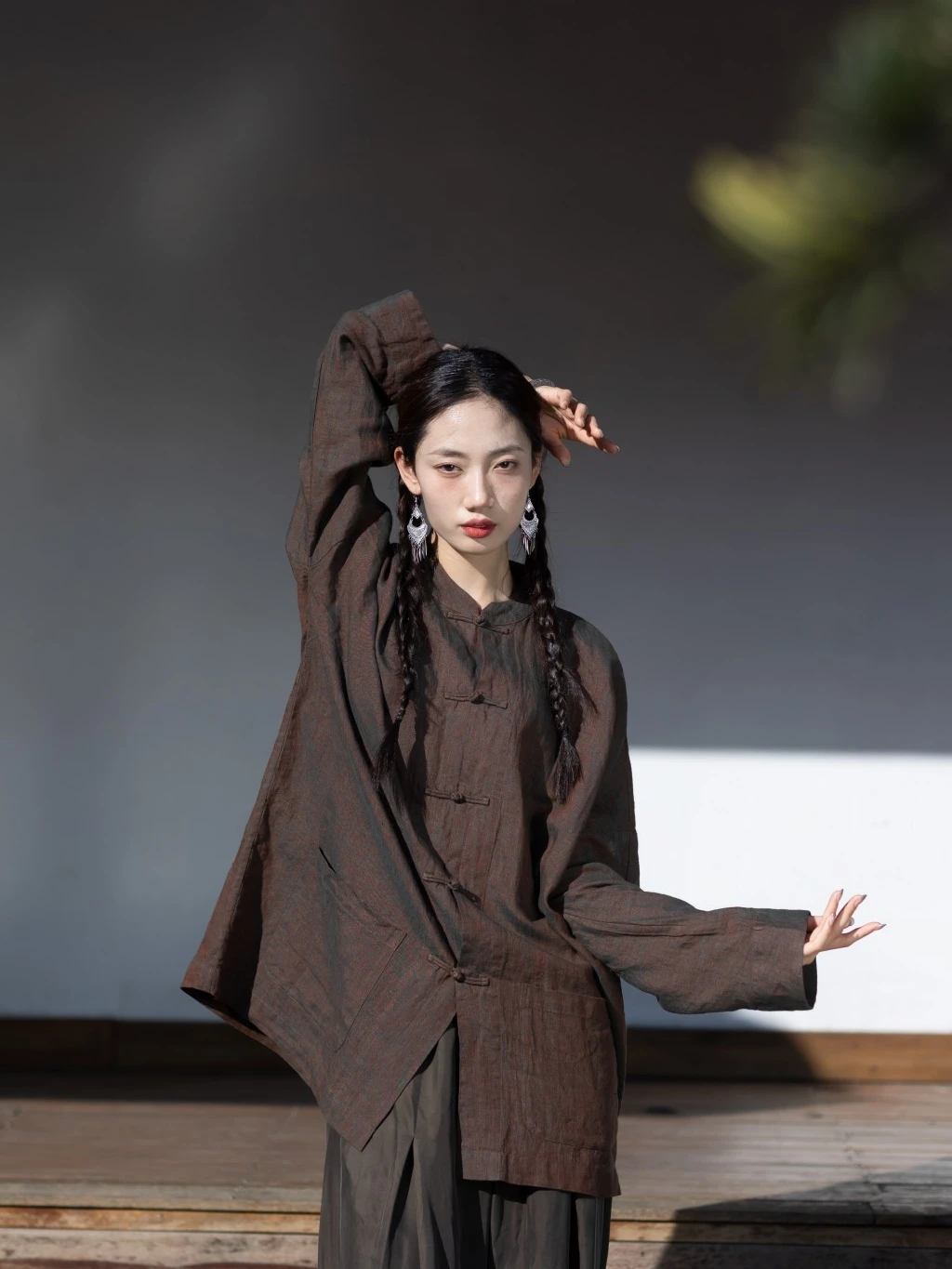 Женская рубашка Dazhuo Premium из льна с длинным рукавом, свободного кроя, с воротником-стойкой, на пуговицах, в винтажном стиле, однотонная, для делового повседневного образа
Женская рубашка Dazhuo Premium из льна с длинным рукавом, свободного кроя, с воротником-стойкой, на пуговицах, в винтажном стиле, однотонная, для делового повседневного образа