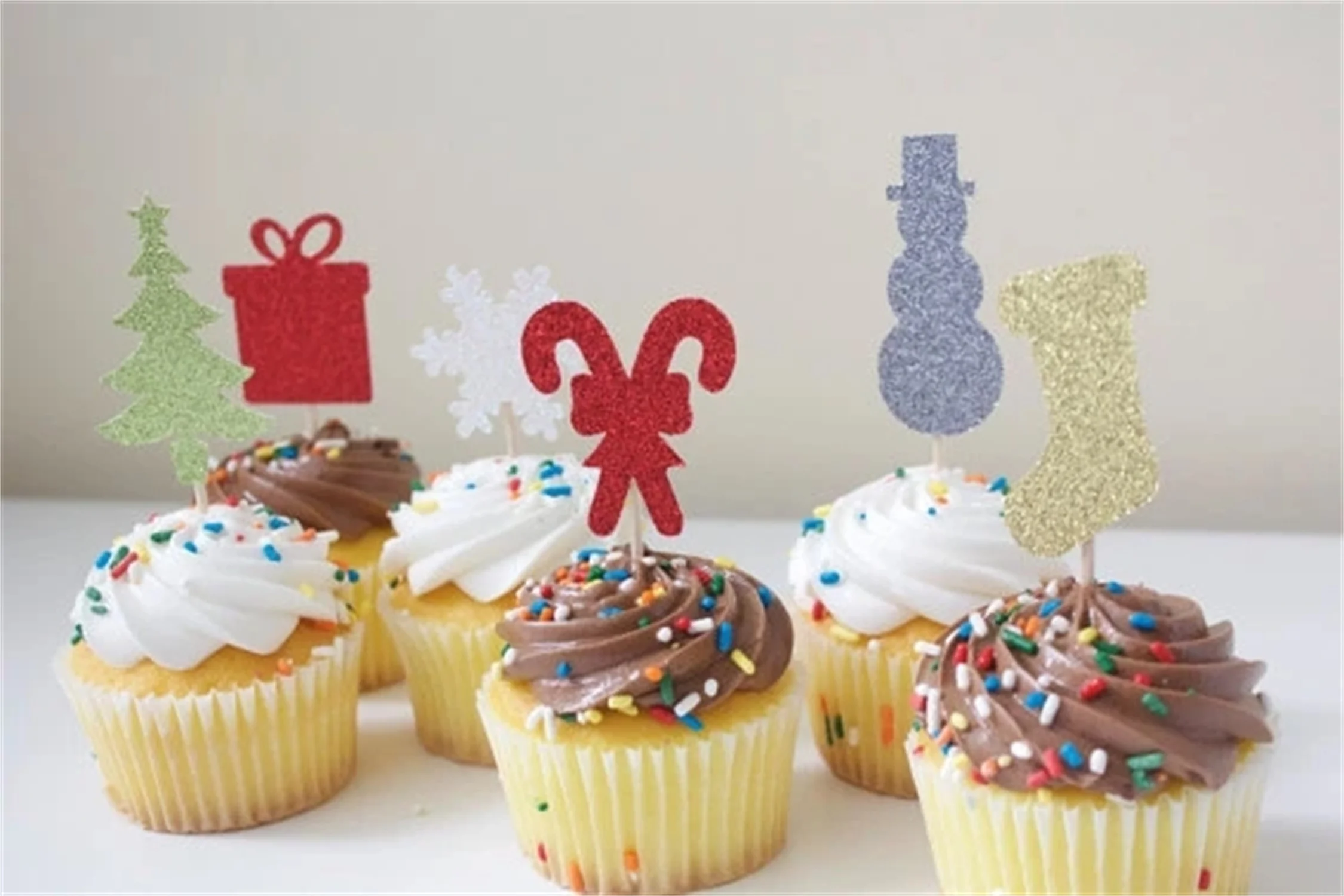 Glitter Christmas/Holiday Cupcake Toppers New Year Party Cake Decoration Doughnut Food Toothpicks
Glitter Christmas/Holiday Cupcake Toppers New Year Party Cake Decoration Doughnut Food Toothpicks