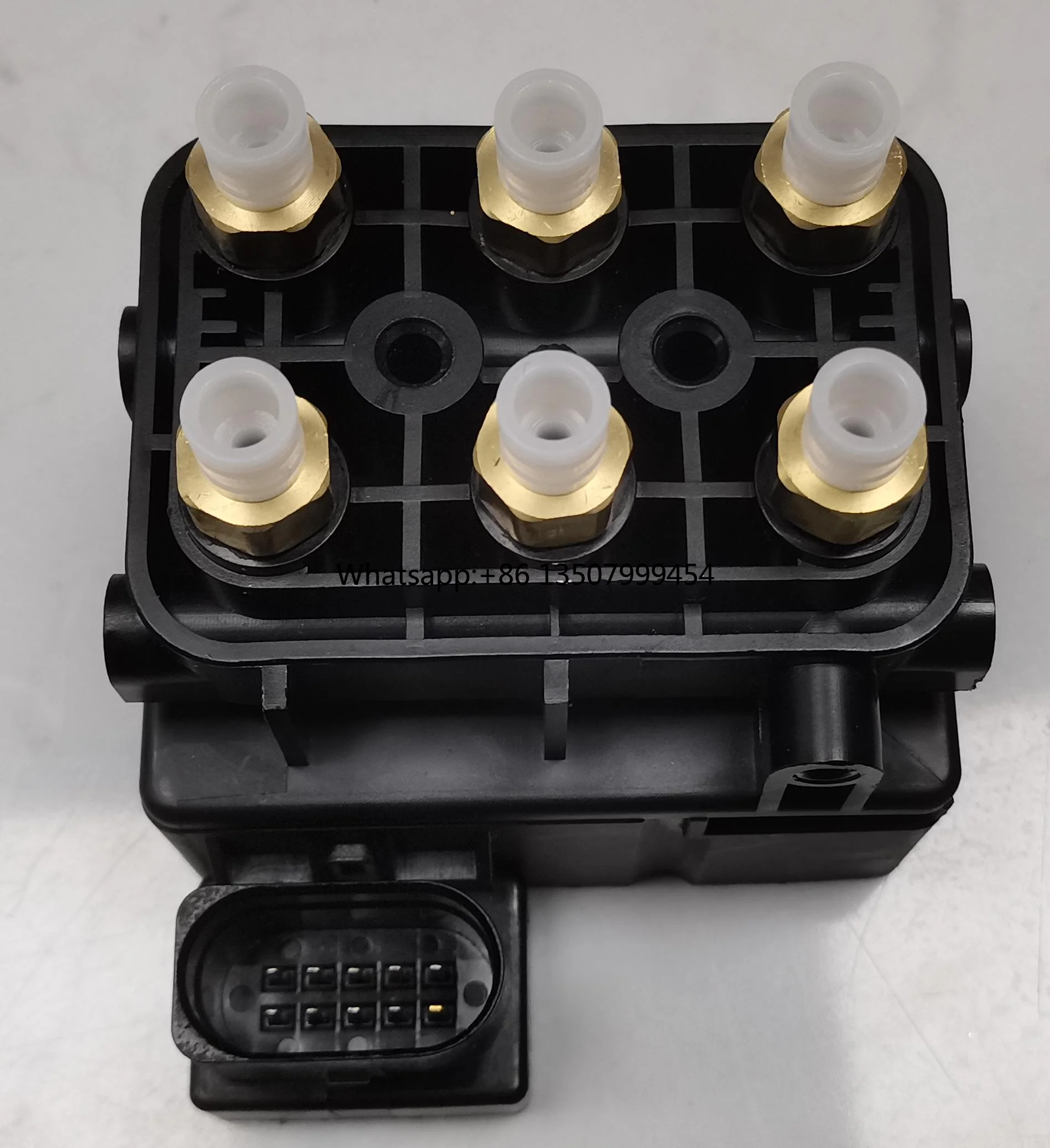 Air Suspension Compressor Solenoid Valve Block for Kia K9 558103T000
Air Suspension Compressor Solenoid Valve Block for Kia K9 558103T000
