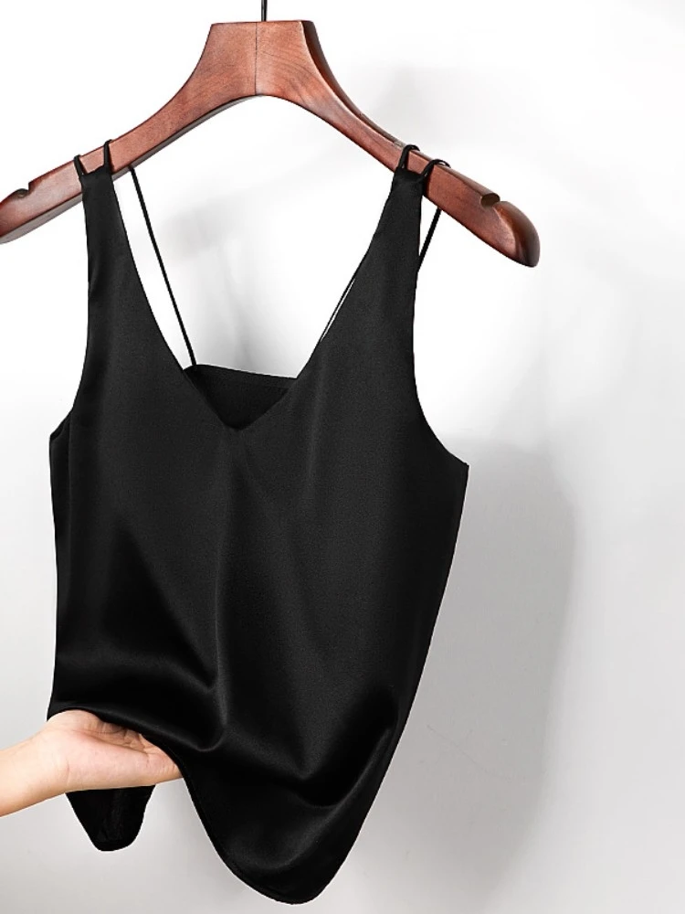 Spring and summer new silk satin bra and camisole in one for women mulberry silk thin base layer with beautiful back camisole
Spring and summer new silk satin bra and camisole in one for women mulberry silk thin base layer with beautiful back camisole