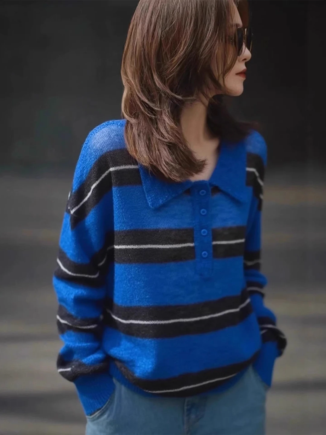 Elegant Blue Striped Neck Long Sleeve Knitted Sweater Loose Base Layer Top for Women Autumn Winter Casual Fashion
Elegant Blue Striped Neck Long Sleeve Knitted Sweater Loose Base Layer Top for Women Autumn Winter Casual Fashion