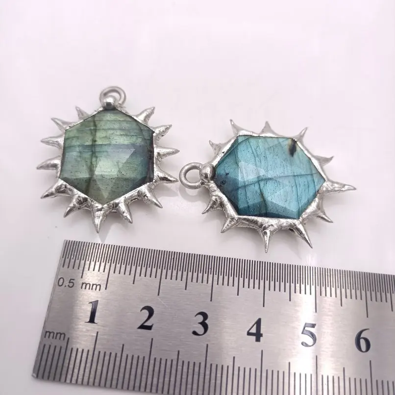 10Pcs Handmade Irregular Star Of David Hexagon Pendant Soldered Semi Precious Stone Labradorite Faceted Approx 48mm Jewelry
10Pcs Handmade Irregular Star Of David Hexagon Pendant Soldered Semi Precious Stone Labradorite Faceted Approx 48mm Jewelry