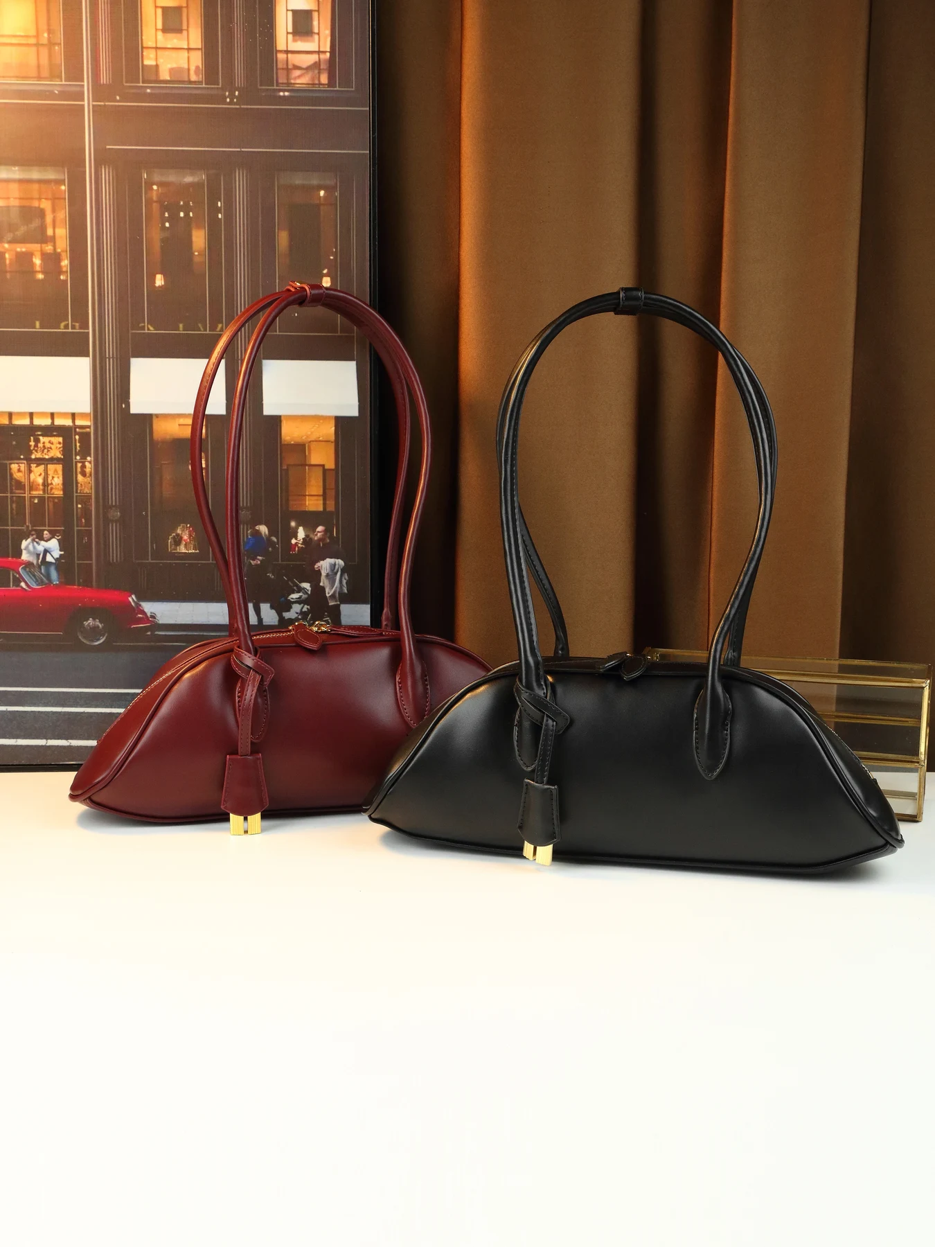 Cross-border fashion trend sports style bowling dumpling bag solid color large capacity handbag
Cross-border fashion trend sports style bowling dumpling bag solid color large capacity handbag