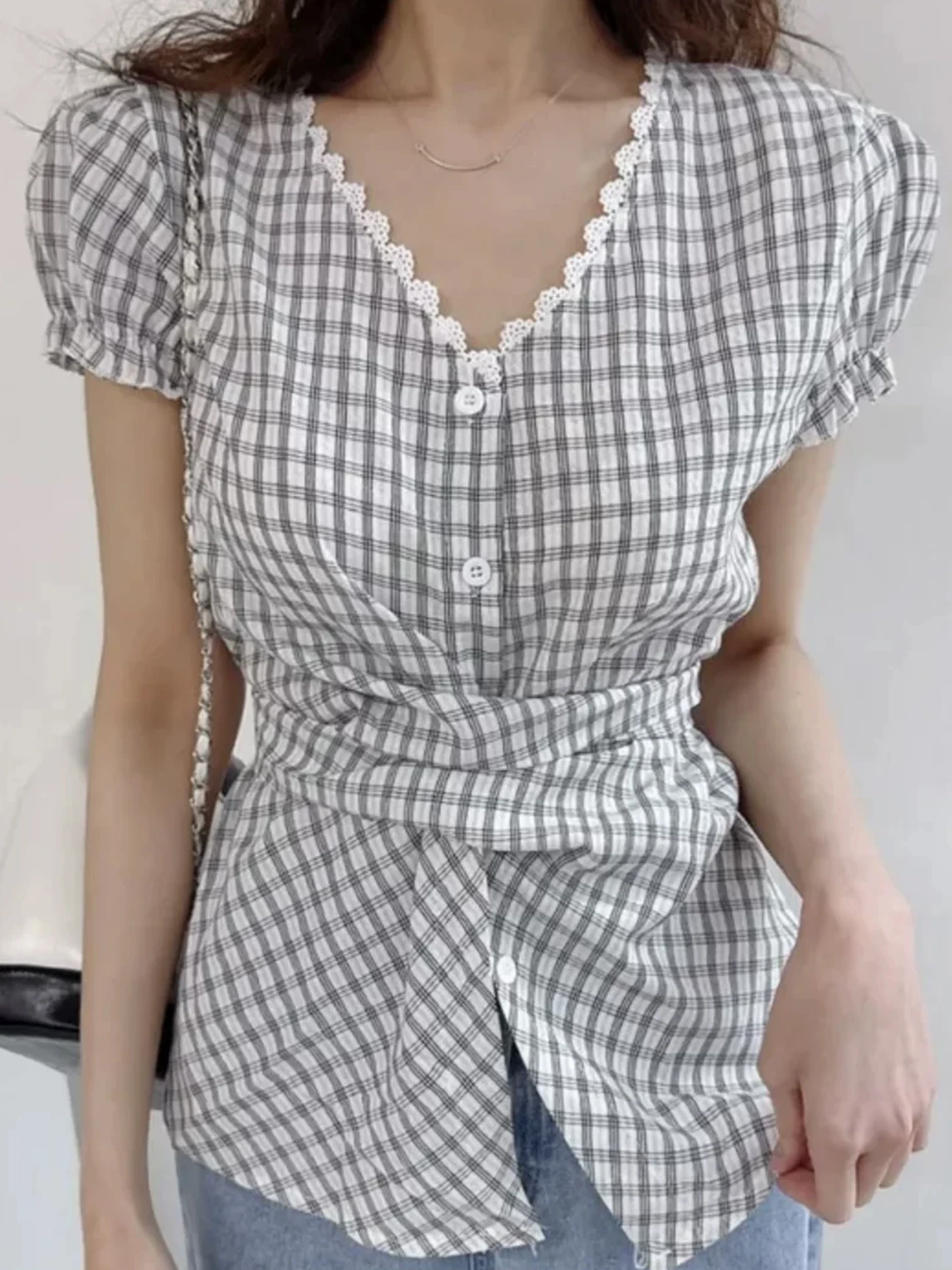 Summer New Sweet Style Lace Splicing V-neck Single Buttoned Belted Waist Bubble Sleeve Shirt Women's Commute Korean Loose Fit...
Summer New Sweet Style Lace Splicing V-neck Single Buttoned Belted Waist Bubble Sleeve Shirt Women's Commute Korean Loose Fit...