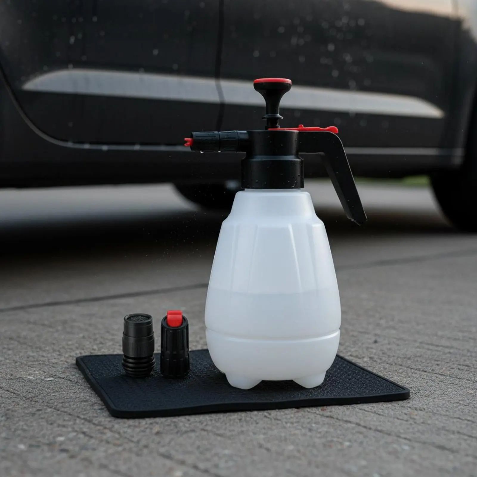 2L Car Wash Dispenser Locking Control Manual Pressure Foam Bottle Hand Pump Foam Dispenser for Gardening
2L Car Wash Dispenser Locking Control Manual Pressure Foam Bottle Hand Pump Foam Dispenser for Gardening