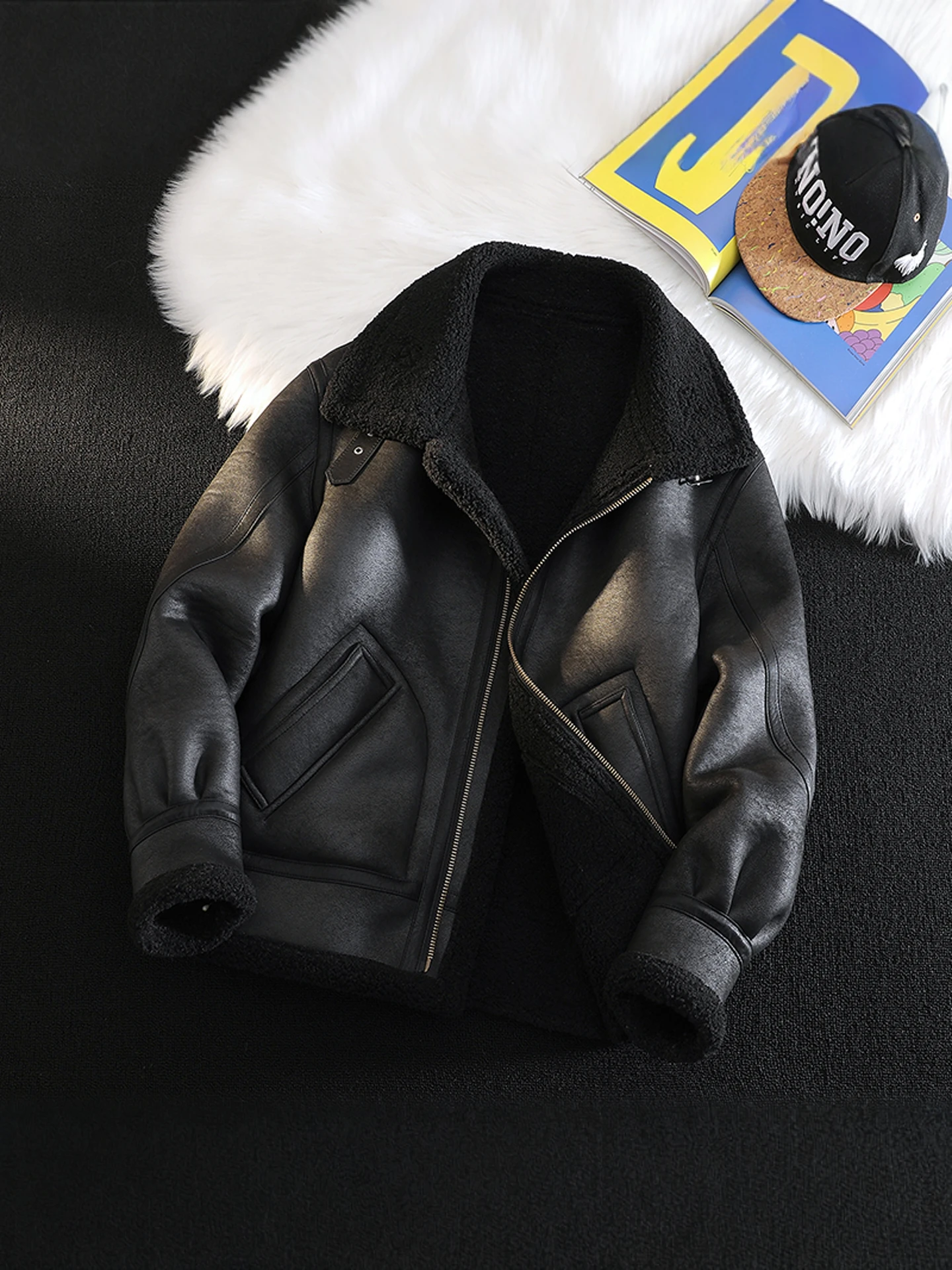 Men's Winter Thiened ort Biker Jaet Lamb Fur Coat Outerwear Leather And Fur Inteated Warm Windproof Breathable
Men's Winter Thiened ort Biker Jaet Lamb Fur Coat Outerwear Leather And Fur Inteated Warm Windproof Breathable