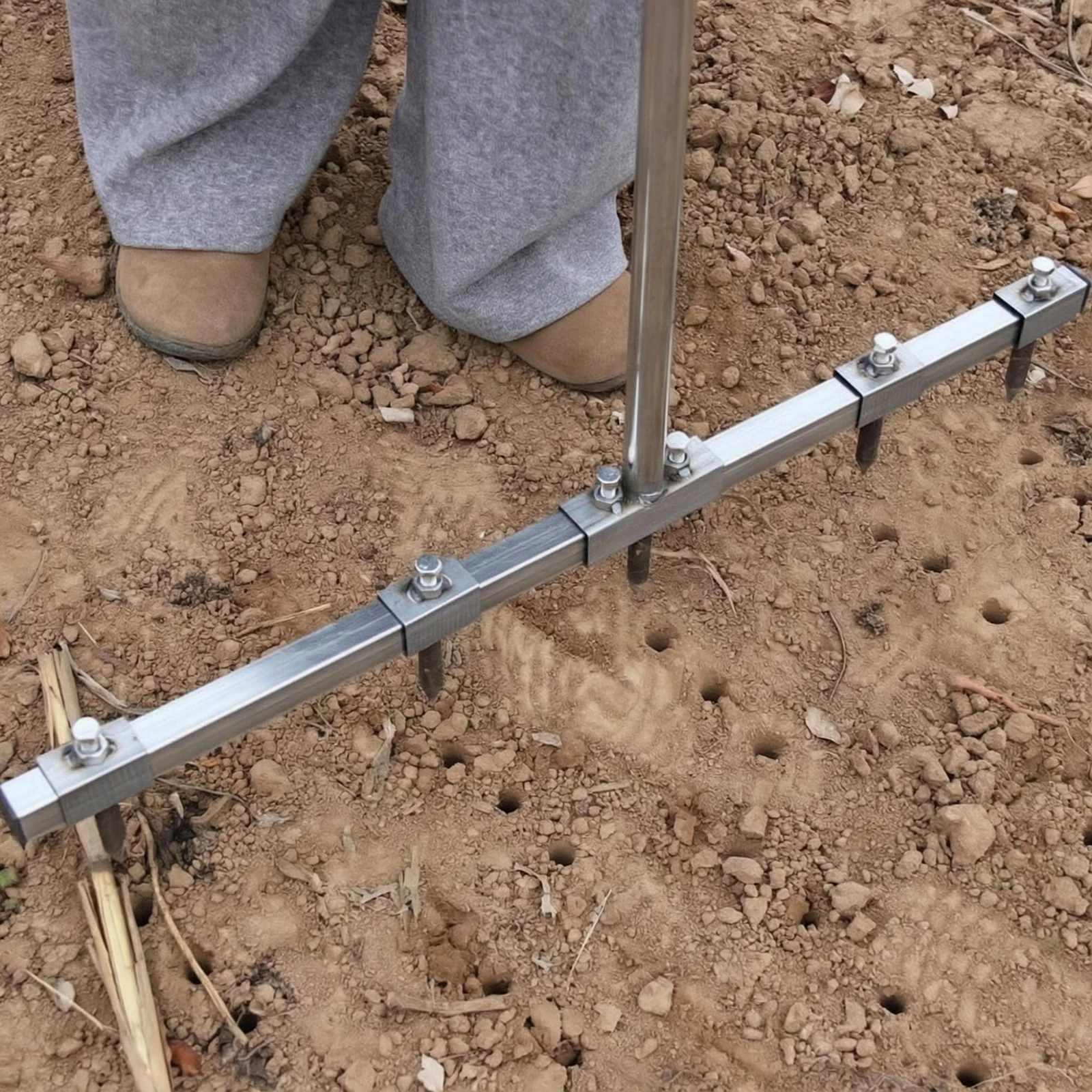 Metal Long Handle Onion Planter with Crossbar Handhold Pointed Tines Digging Tool for Farming Garden Use
Metal Long Handle Onion Planter with Crossbar Handhold Pointed Tines Digging Tool for Farming Garden Use