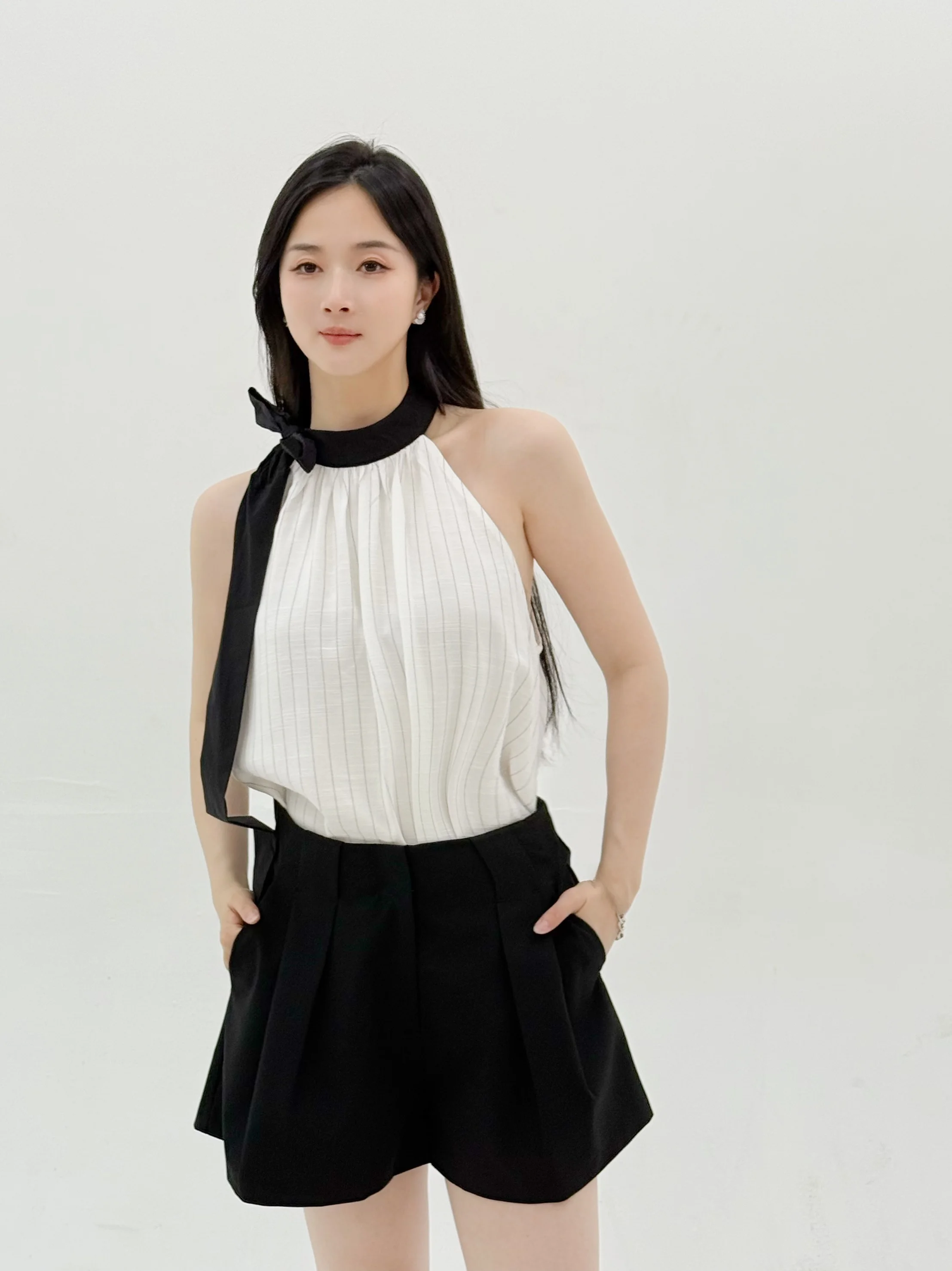 Простой полосатый свободный топ с открытыми плечами и завязками на шее, женская повседневная одежда
Простой полосатый свободный топ с открытыми плечами и завязками на шее, женская повседневная одежда