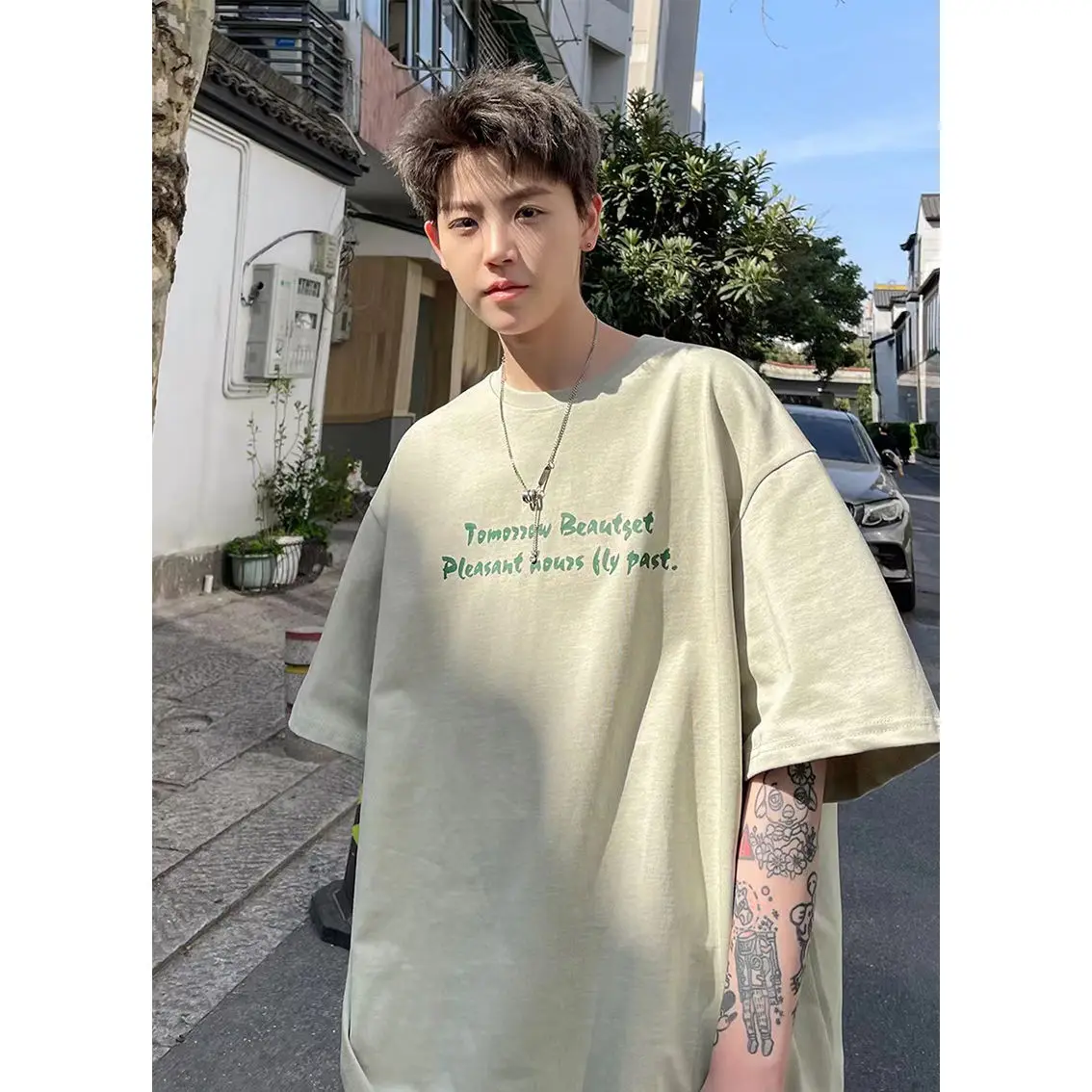 Pure cotton short-sleeved T-shirt men's summer letter printed quarter-sleeved bottoming shirt versatile and casual men clothing
Pure cotton short-sleeved T-shirt men's summer letter printed quarter-sleeved bottoming shirt versatile and casual men clothing