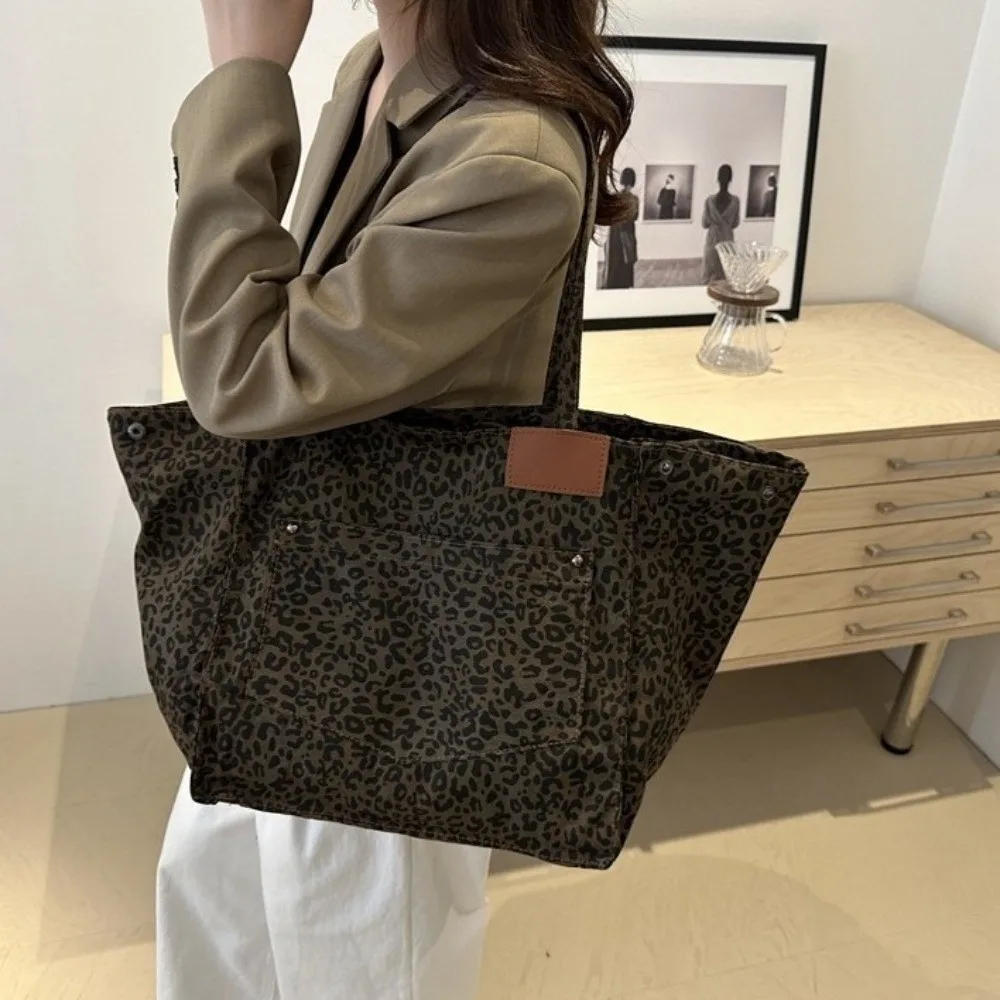Square Leopard Print Shoulder Bag Large Capacity Underarm Bag Canvas Tote Bag Crossbody Bag Korean Style Women Handbag Travel
Square Leopard Print Shoulder Bag Large Capacity Underarm Bag Canvas Tote Bag Crossbody Bag Korean Style Women Handbag Travel