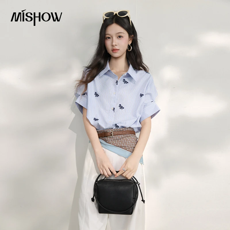 MISHOW Blue Striped Horse Embroidery Shirt Summer Lapel Collar Short Sleeve Top Elastic Hem Casual Commuter Shirts MXF27C2503
MISHOW Blue Striped Horse Embroidery Shirt Summer Lapel Collar Short Sleeve Top Elastic Hem Casual Commuter Shirts MXF27C2503