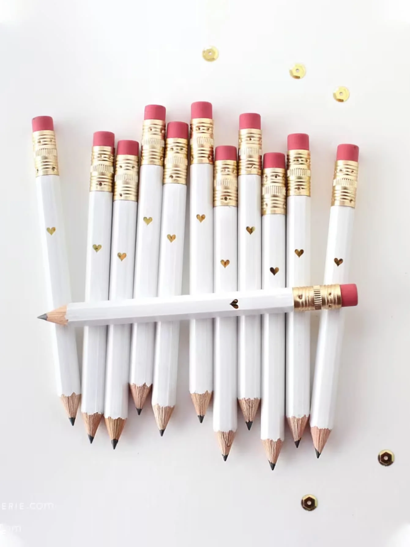 25pcs Mini Heart Shaped Gold Foil Pencils – HB Golf Pencil & Sharpener for School & Gifts
25pcs Mini Heart Shaped Gold Foil Pencils – HB Golf Pencil & Sharpener for School & Gifts