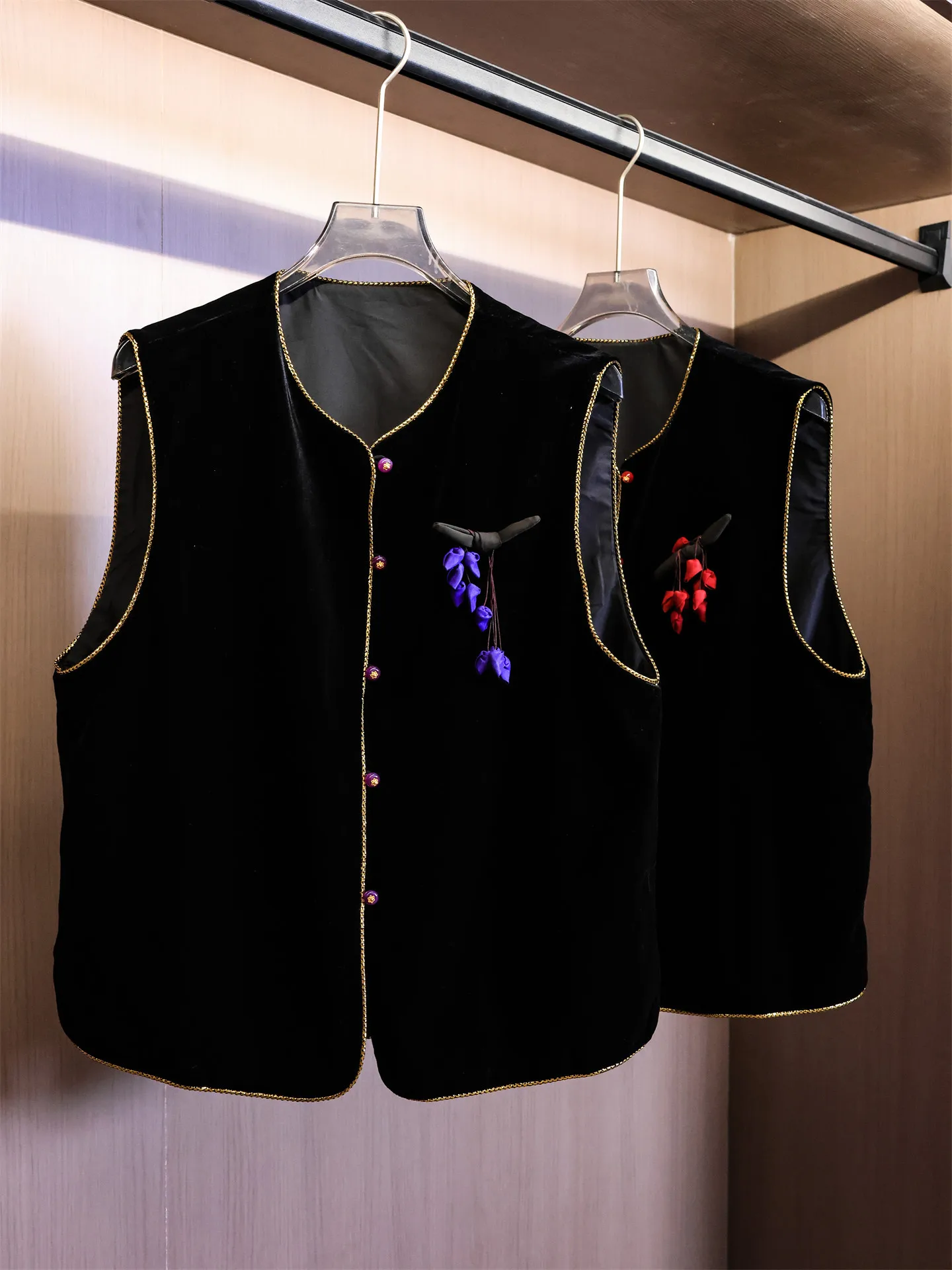 Color Block Gold Embellished 3D Shoulder Pin Vintage Chinese Style Sleeveless Women's Vest Autumn New Arrival B273
Color Block Gold Embellished 3D Shoulder Pin Vintage Chinese Style Sleeveless Women's Vest Autumn New Arrival B273