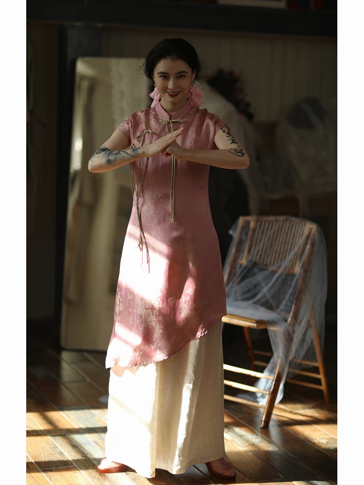 Новый китайский Sle Dr, оригинальный дизайн, 3D Emed, кружево с боковой пуговицей, Qipao Long Dr, дышащее ort Sve
Новый китайский Sle Dr, оригинальный дизайн, 3D Emed, кружево с боковой пуговицей, Qipao Long Dr, дышащее ort Sve