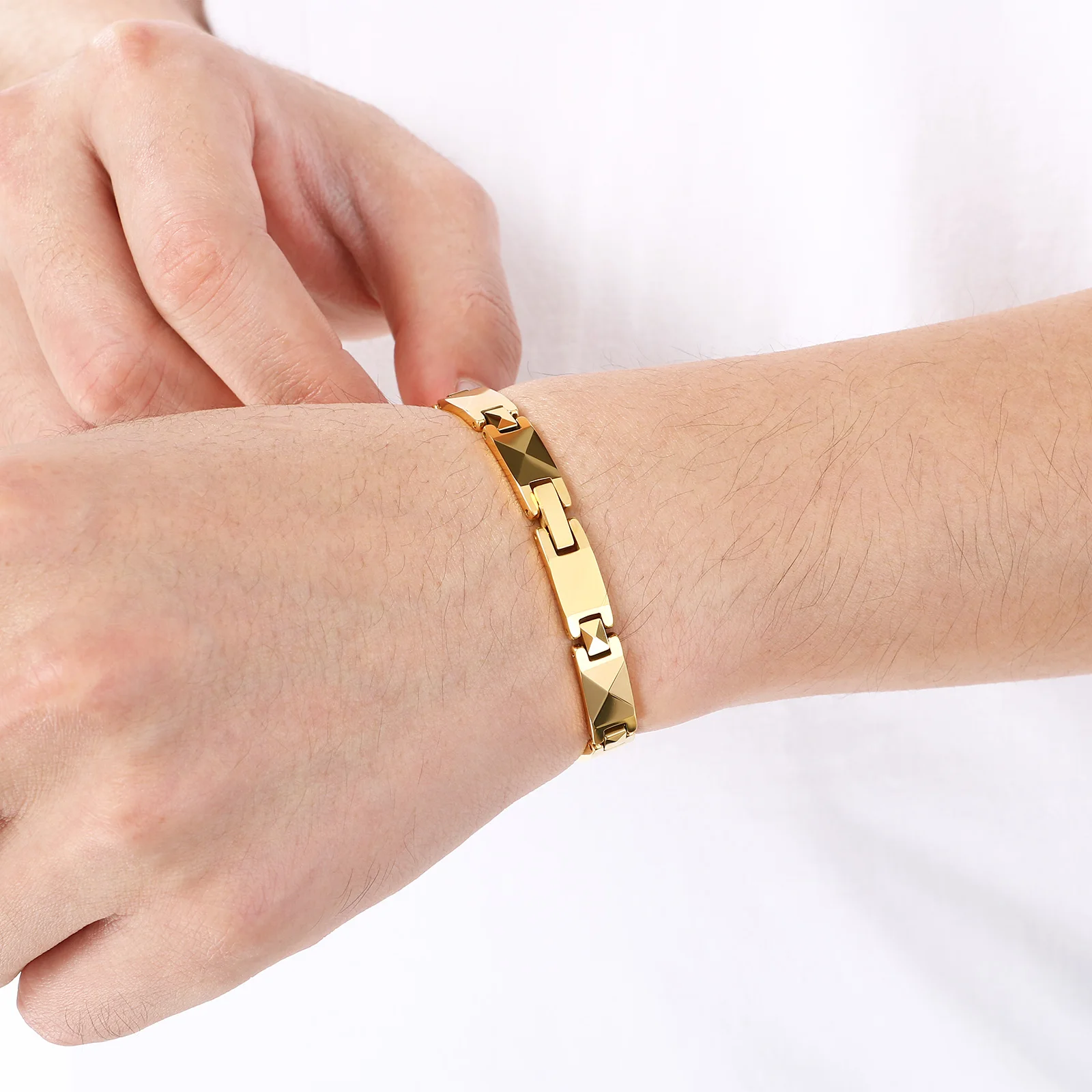 Gold Color High Polished Heavy Tungsten Steel Bracelet Unisex Link Chain Hand Bracelet Men's Jewelry Women's Fashion Accessory
Gold Color High Polished Heavy Tungsten Steel Bracelet Unisex Link Chain Hand Bracelet Men's Jewelry Women's Fashion Accessory