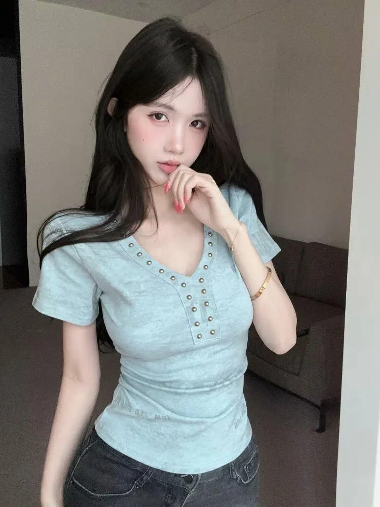 Stylish American Hot Girl Design Heavy Duty Rivet V-Neck Short Sleeve T-Shirt Fashionable Unique Slim Fit Summer New Arrival
Stylish American Hot Girl Design Heavy Duty Rivet V-Neck Short Sleeve T-Shirt Fashionable Unique Slim Fit Summer New Arrival