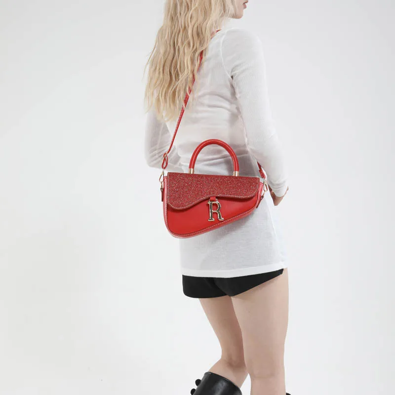 2025 Alphabet Shoulder Bag - Women's Designer Messenger Purse | Asymmetric Niche Shape + Italian Gold Chain (Vogue Featured)
2025 Alphabet Shoulder Bag - Women's Designer Messenger Purse | Asymmetric Niche Shape + Italian Gold Chain (Vogue Featured)