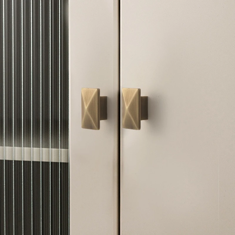 French Vintage Brass Handles for Furniture Bronze Bedroom Wardrobe Dresser Nightstand Handles Kitchen Drawer Cabinet Door Knob
French Vintage Brass Handles for Furniture Bronze Bedroom Wardrobe Dresser Nightstand Handles Kitchen Drawer Cabinet Door Knob