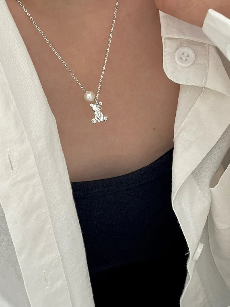 INS Summer Cute Bear Pendant Women's Necklace Classic Luxury Imitation Pearl Y2K Accessories Charming Girls Party Jewelry Gifts
INS Summer Cute Bear Pendant Women's Necklace Classic Luxury Imitation Pearl Y2K Accessories Charming Girls Party Jewelry Gifts