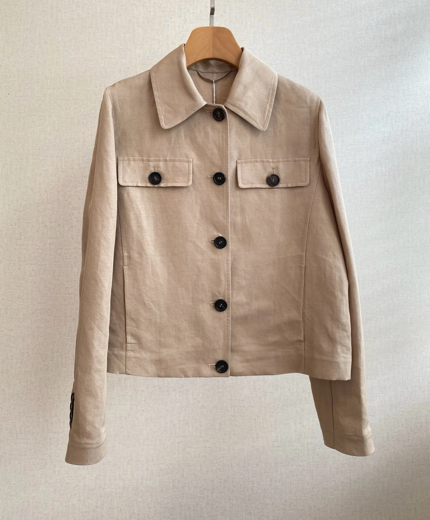 Spring 2026 New Women's Short Workwear Jacket Lapel Jacket Top Linen Silk Blend High Quality Simple Comfortable Versatile
Spring 2026 New Women's Short Workwear Jacket Lapel Jacket Top Linen Silk Blend High Quality Simple Comfortable Versatile