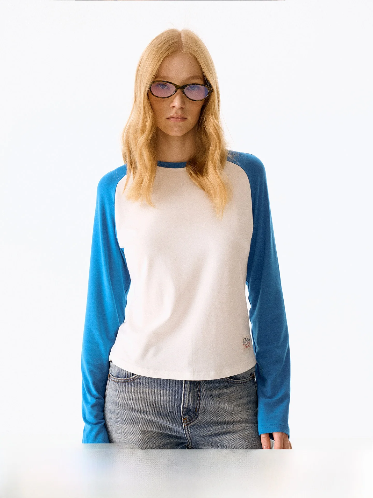 Женская приталенная футболка Firstfloor с длинным рукавом, в стиле ретро, с цветными вставками, утягивающая талию, с вставками на плечах, повседневная, из смесового хлопка
Женская приталенная футболка Firstfloor с длинным рукавом, в стиле ретро, с цветными вставками, утягивающая талию, с вставками на плечах, повседневная, из смесового хлопка