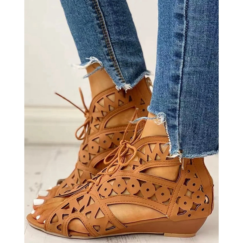 Women Fashion Hollow Out PU Laced Sandals Low Heels Wedge Sandals Designer Outdoor Summer Lady Zipper Back Heel Shoes for Women
Women Fashion Hollow Out PU Laced Sandals Low Heels Wedge Sandals Designer Outdoor Summer Lady Zipper Back Heel Shoes for Women