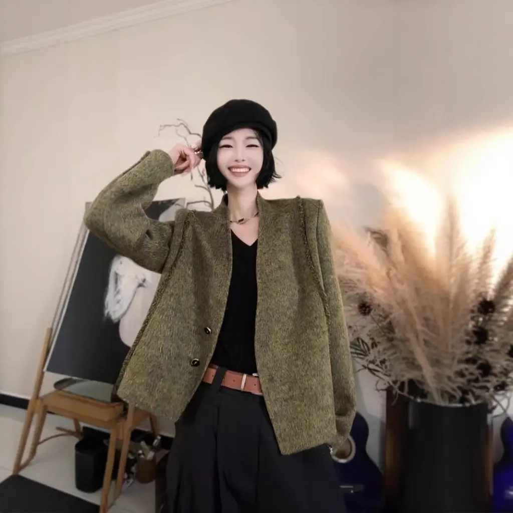 Spring Korean Style Double-Sided Wool Coat V-Neck Fashionable Short Women's Outerwear Luxury Accessory for Off-Season Wear
Spring Korean Style Double-Sided Wool Coat V-Neck Fashionable Short Women's Outerwear Luxury Accessory for Off-Season Wear