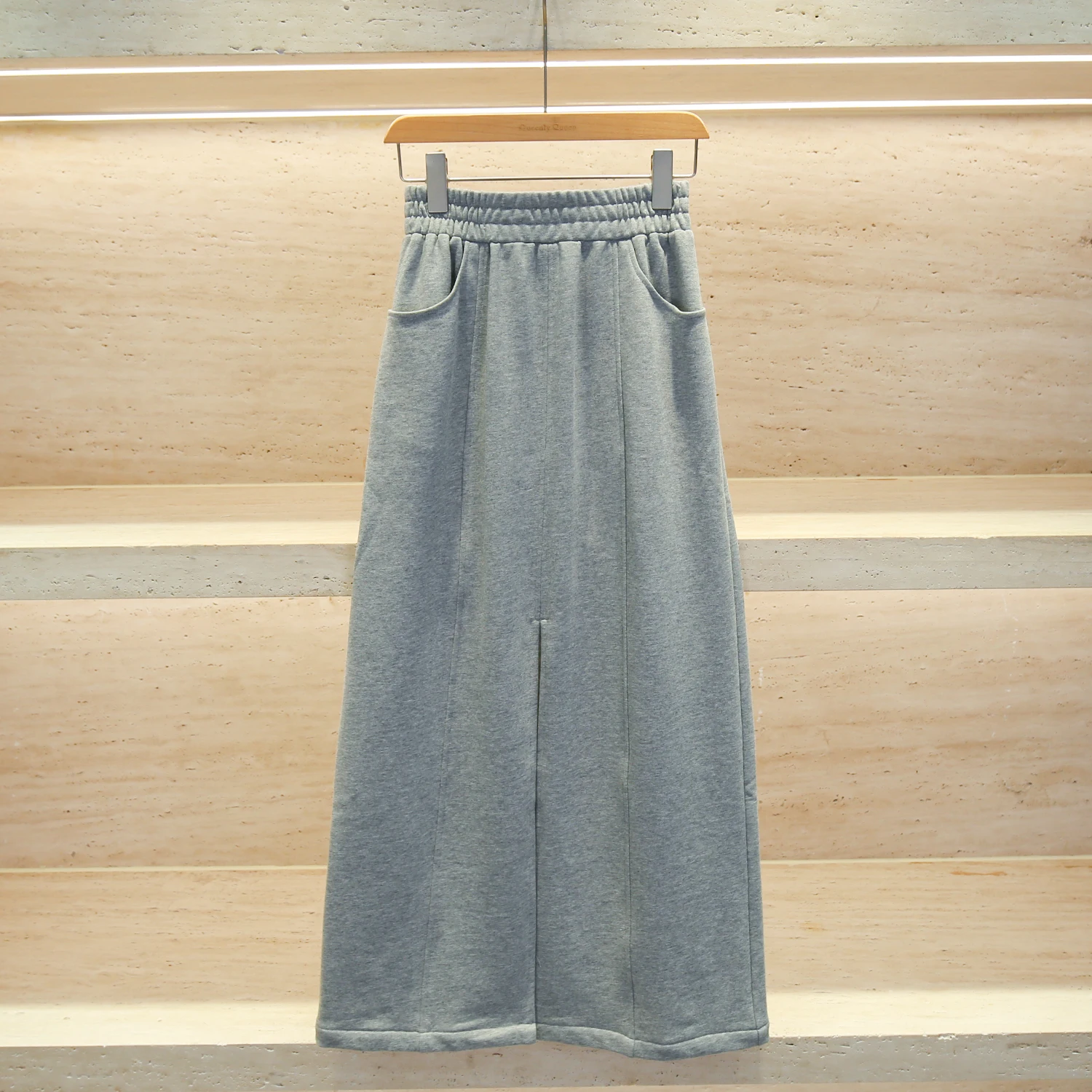 Повседневная юбка А-силуэта с высокой талией для женщин, новинка весенней коллекции, эластичная талия, средней длины, с разрезом
Повседневная юбка А-силуэта с высокой талией для женщин, новинка весенней коллекции, эластичная талия, средней длины, с разрезом