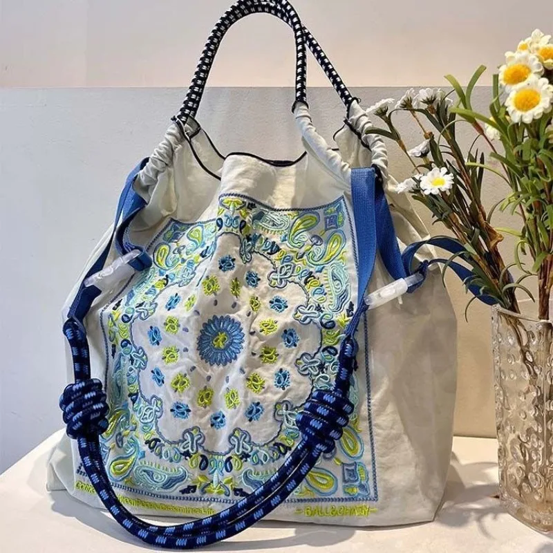 Excluding Shoulder Straps Ball Chain Cartoon Cute Embroidered Shopping Bag Nylon Eco Friendly Bag Fashion Handheld Shoulder Bag
Excluding Shoulder Straps Ball Chain Cartoon Cute Embroidered Shopping Bag Nylon Eco Friendly Bag Fashion Handheld Shoulder Bag