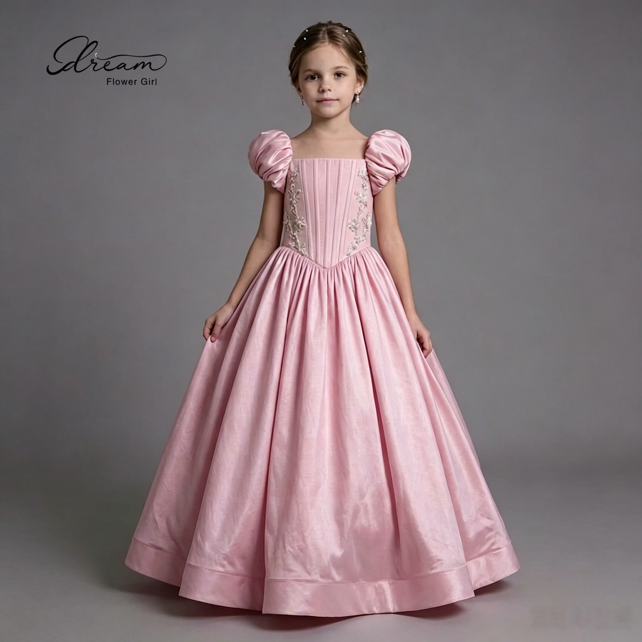 Pink puff-sleeve princess-style formal ball gown for girls with exquisite embroidery and a voluminous skirt
Pink puff-sleeve princess-style formal ball gown for girls with exquisite embroidery and a voluminous skirt