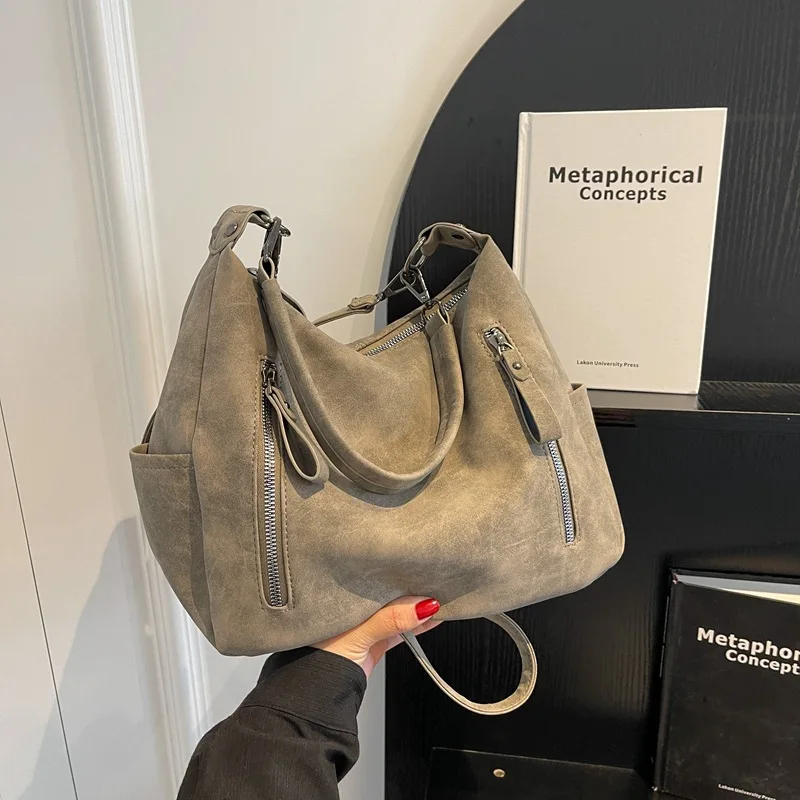 2024 Summer New European American Vintage Handbag Women's Personalized Tote Bags Double Zipper Large Capacity Crossbody Bag
2024 Summer New European American Vintage Handbag Women's Personalized Tote Bags Double Zipper Large Capacity Crossbody Bag