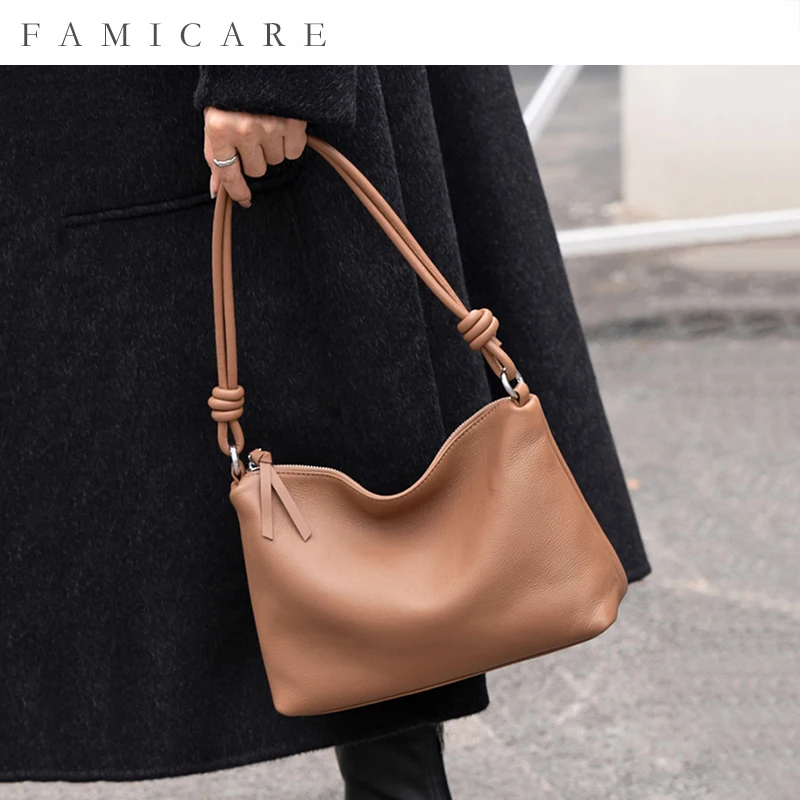 Summer New Women's Solid Color Armpit Tote Handbag Lady Simple Commuting Large Capacity Single Shoulder Crossbody Dumpling Bag
Summer New Women's Solid Color Armpit Tote Handbag Lady Simple Commuting Large Capacity Single Shoulder Crossbody Dumpling Bag