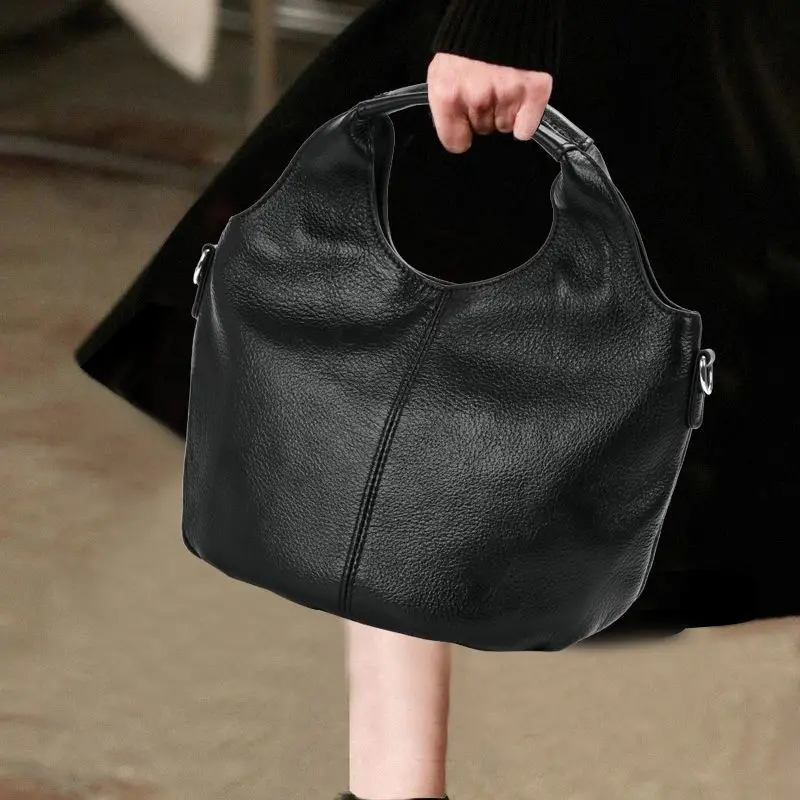 European And American Fashion Women's Bag New High Quality Leather Large Capacity Handbag Simple And Versatile Bucket Bag Women
European And American Fashion Women's Bag New High Quality Leather Large Capacity Handbag Simple And Versatile Bucket Bag Women