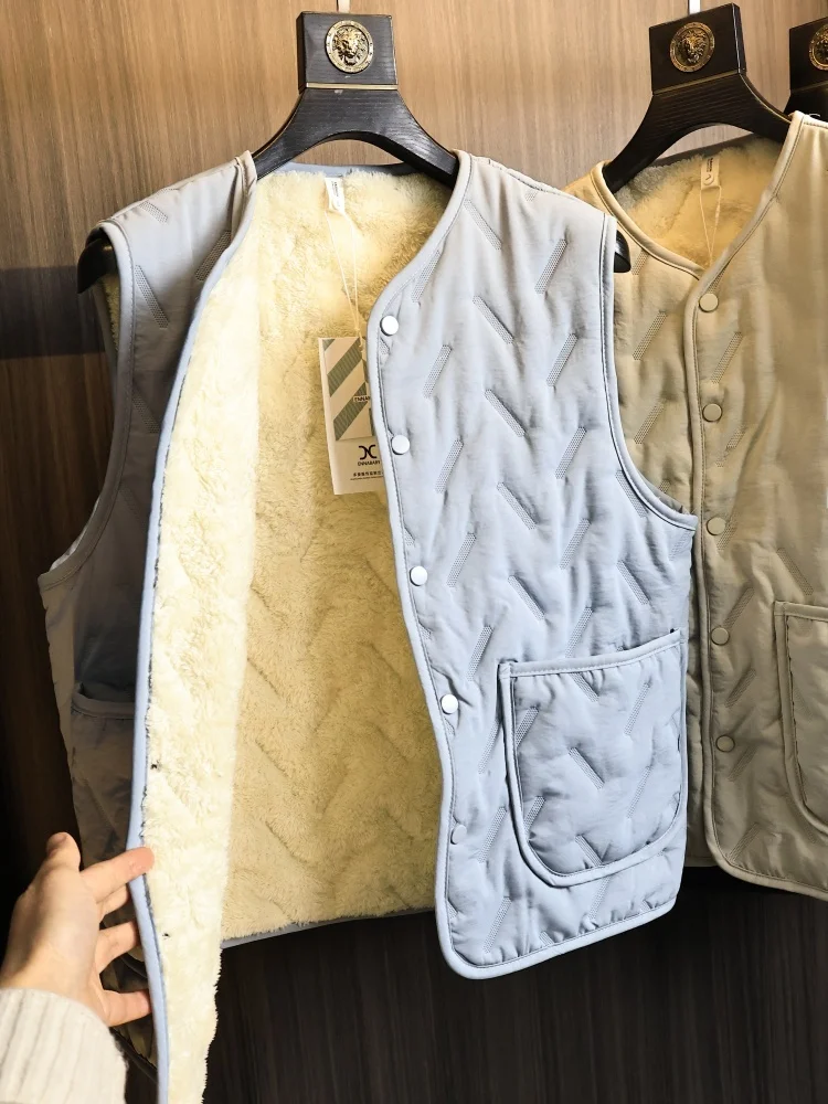 ex Commuter Faionable V-Ne Fce Lined Quilted Vest Lightweight Cotton Jaet for Men And Women Urban Sle
ex Commuter Faionable V-Ne Fce Lined Quilted Vest Lightweight Cotton Jaet for Men And Women Urban Sle