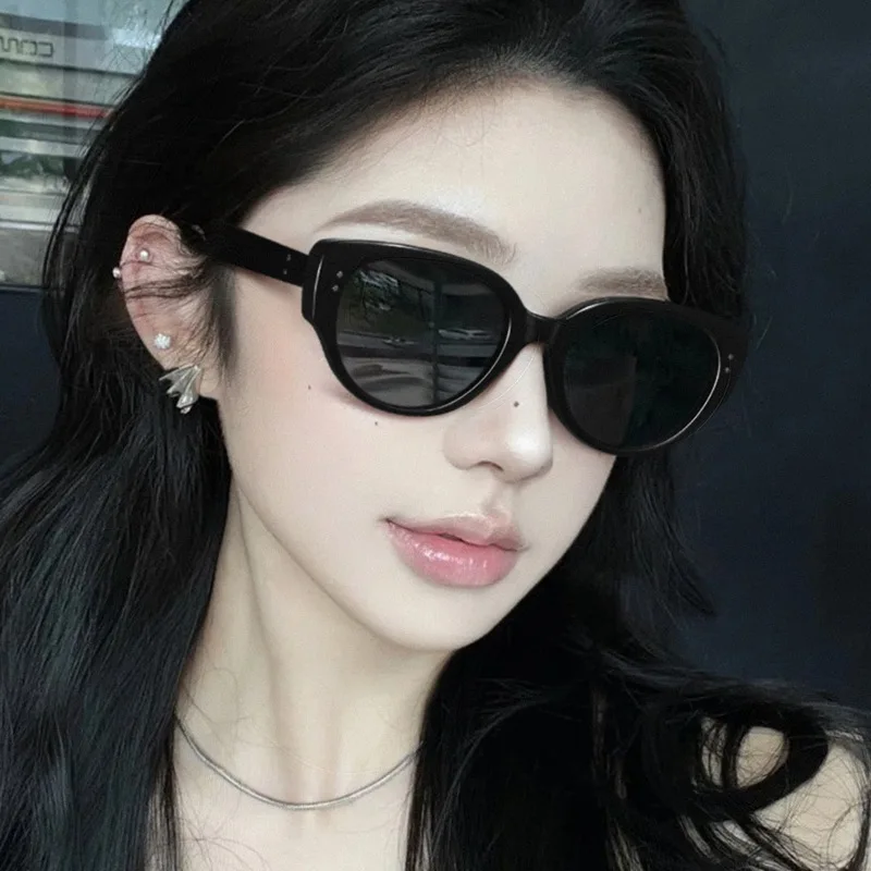Carbon-TR Double-Sided Polarized Cat-Eye Sunglasses - Golden Curvy Fit Square-Round Face Y2K Street UV400 Triple Guard
Carbon-TR Double-Sided Polarized Cat-Eye Sunglasses - Golden Curvy Fit Square-Round Face Y2K Street UV400 Triple Guard