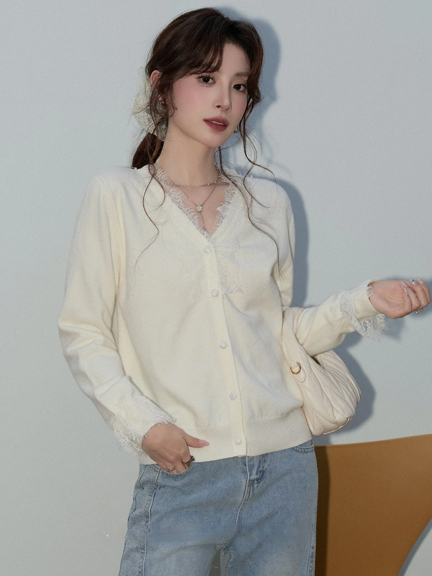Mii Xiao Ke Soft Sle Lace Splice Knitted Sweater Women's Spring New White Slimming Top V-ne Long Sve French Sle
Mii Xiao Ke Soft Sle Lace Splice Knitted Sweater Women's Spring New White Slimming Top V-ne Long Sve French Sle