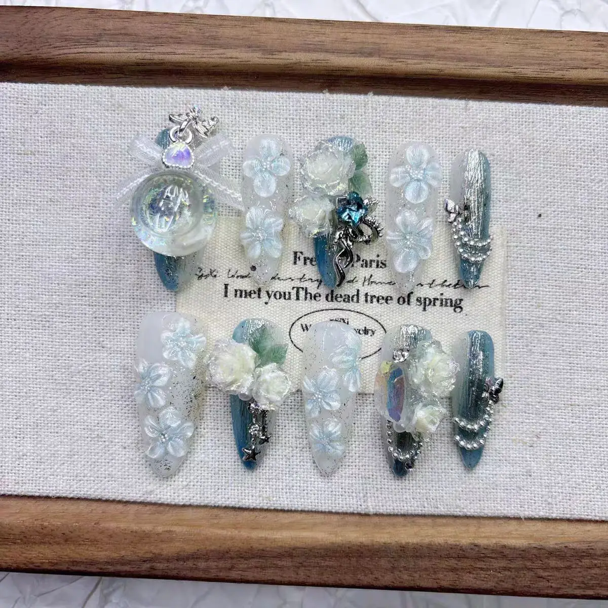 Новый синий трехмерный хрустальный стеклянный шар с постепенным изменением, рельефный цветок, чистая ручная одежда, маникюр для тяжелой промышленности 
Новый синий трехмерный хрустальный стеклянный шар с постепенным изменением, рельефный цветок, чистая ручная одежда, маникюр для тяжелой промышленности