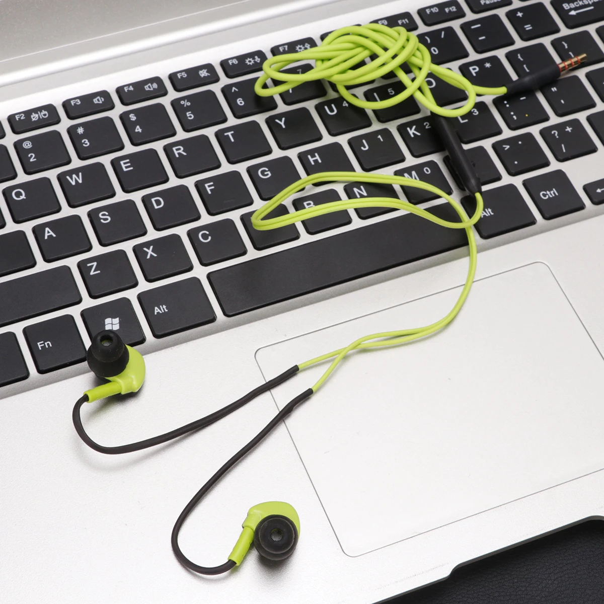 Wired Headphones 3.5mm Jack Waterproof Design Tight Bass Performance Comfort Fit Earphone Green Headphone
Wired Headphones 3.5mm Jack Waterproof Design Tight Bass Performance Comfort Fit Earphone Green Headphone