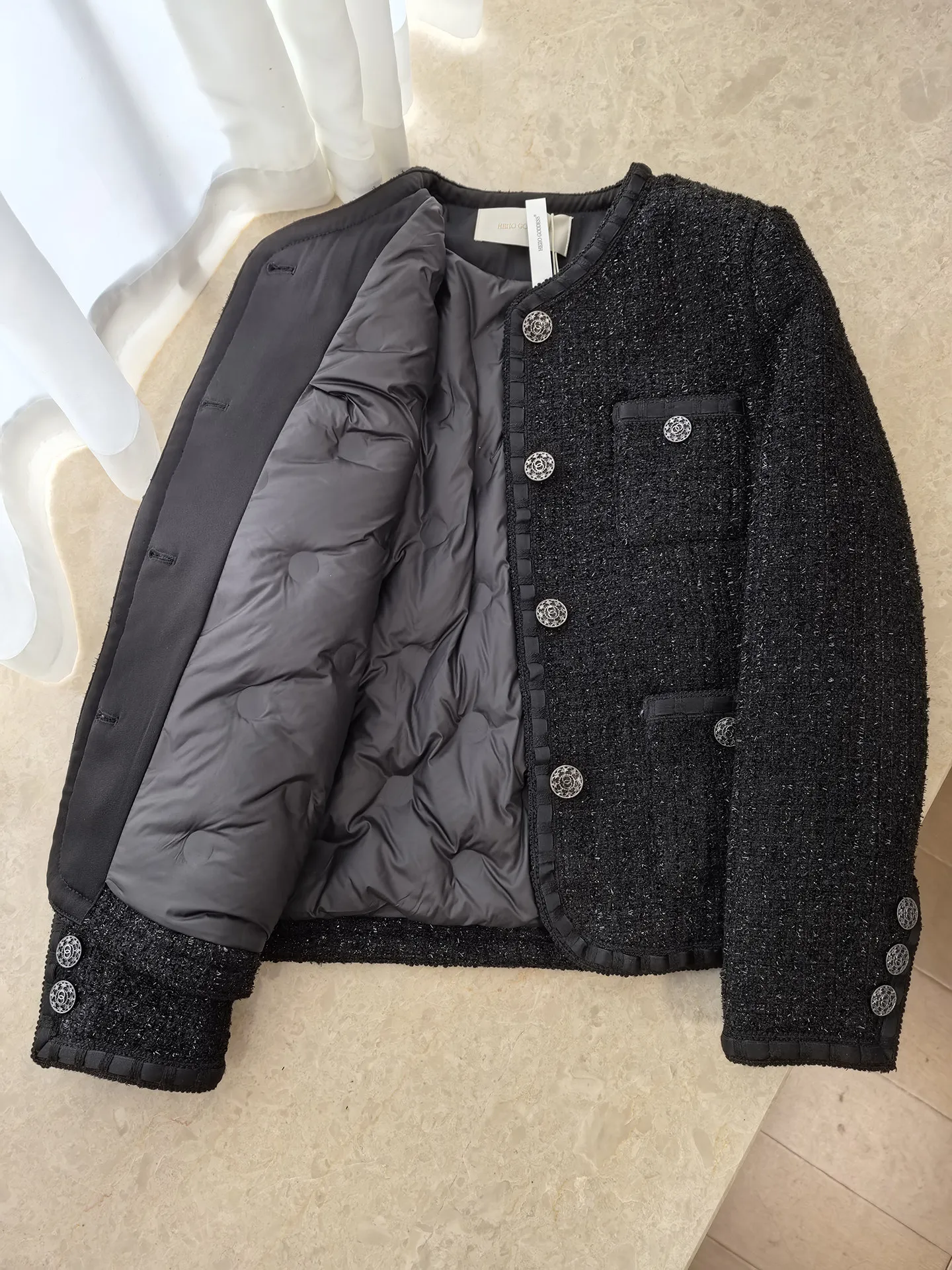 Black Luxury Short Thickened down Jacket Women's High-End Feeling Tweed Warm Winter Coat Straight Cut Long Sleeve round Neck
Black Luxury Short Thickened down Jacket Women's High-End Feeling Tweed Warm Winter Coat Straight Cut Long Sleeve round Neck