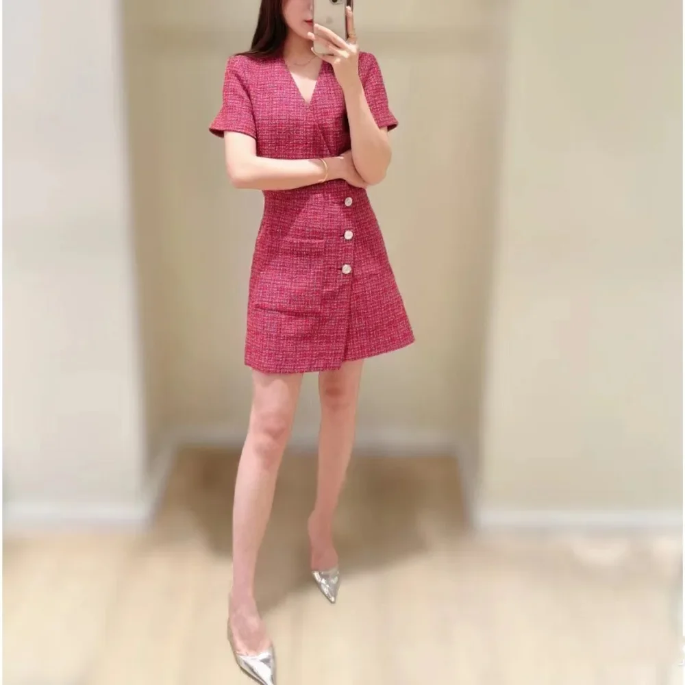 Женское твидовое платье с коротким рукавом, V-образным вырезом и открытой спиной
Женское твидовое платье с коротким рукавом, V-образным вырезом и открытой спиной