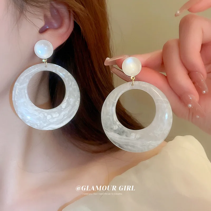 2023 New Vintage Big Circle Resin Drop Earrings for Women Korean Fashion Geometric Exaggerated Resin Earrings Jewelry Gift
2023 New Vintage Big Circle Resin Drop Earrings for Women Korean Fashion Geometric Exaggerated Resin Earrings Jewelry Gift