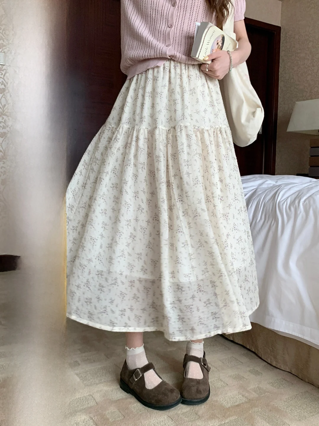 High Waist A-Line Midi Skirt with Elastic Waist Purple Floral Print Gentle Girl Style Half-length Skirts for Women Teenagers
High Waist A-Line Midi Skirt with Elastic Waist Purple Floral Print Gentle Girl Style Half-length Skirts for Women Teenagers