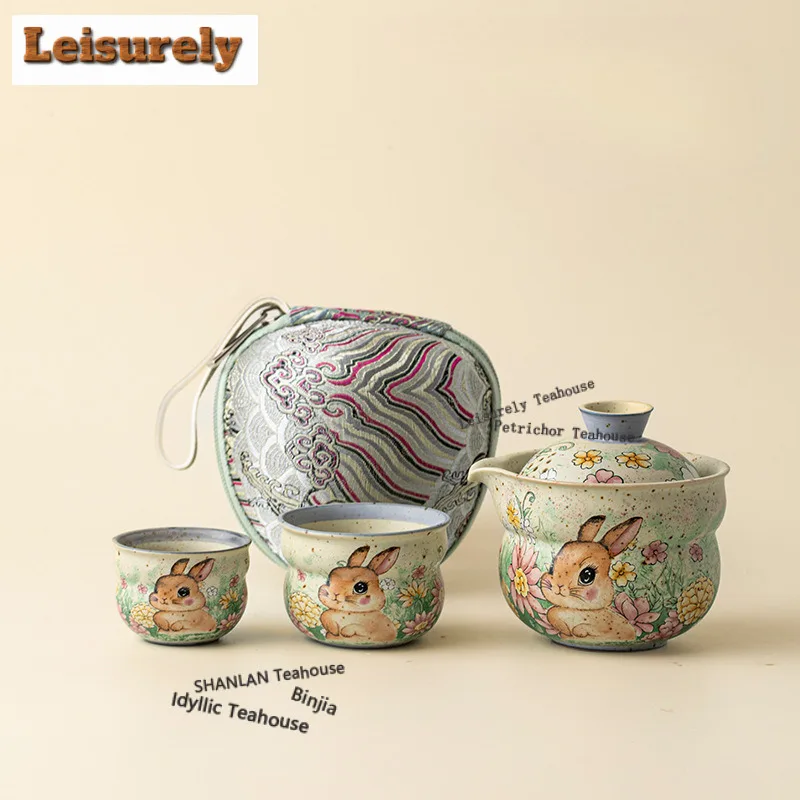 Caramel Glaze Flower-picking Rabbit Gourd Travel Tea Set Kit Retro 1 Pot 2 Cups Tea Maker Organizer Portable Camping Tote Bag
Caramel Glaze Flower-picking Rabbit Gourd Travel Tea Set Kit Retro 1 Pot 2 Cups Tea Maker Organizer Portable Camping Tote Bag