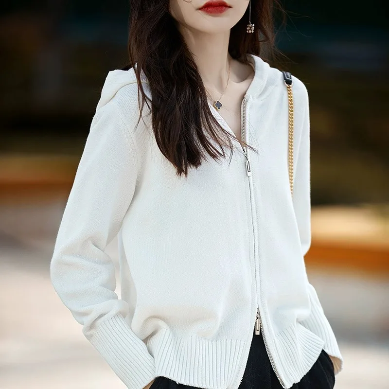 Осень-зима, трикотаж из чистого хлопка на молнии с капюшоном, женский свитер, антивозрастной свободный крой, вязаный кардиган, повседневный длинный све
Осень-зима, трикотаж из чистого хлопка на молнии с капюшоном, женский свитер, антивозрастной свободный крой, вязаный кардиган, повседневный длинный све