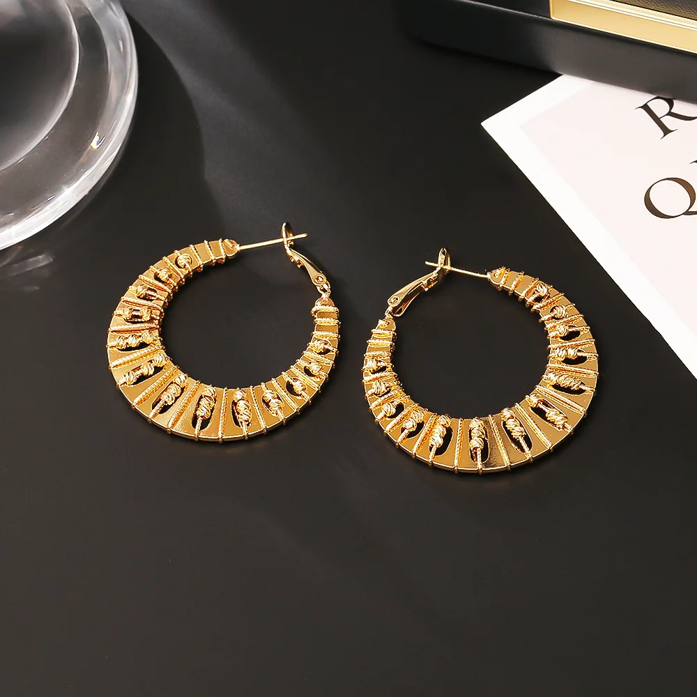 Old money style exaggerated large hoop earrings light luxury high-end cool style earrings niche design fashionable earrings
Old money style exaggerated large hoop earrings light luxury high-end cool style earrings niche design fashionable earrings
