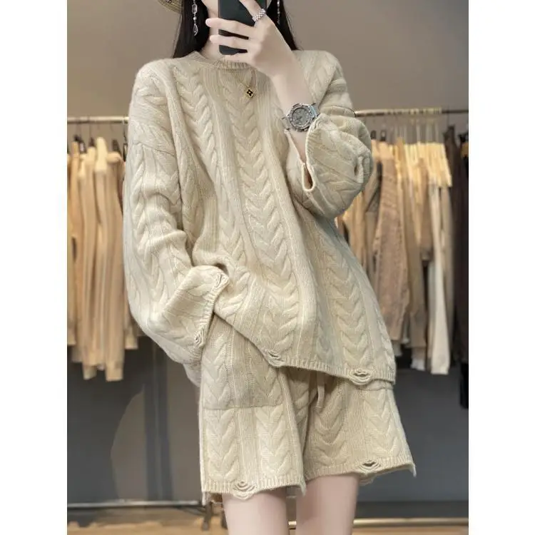 2024 Autumn New Women Two Piece Sets Knitted O Neck Long Sleeve Simple Casual Sweaters + High Waist Shorts Knitting Outfits
2024 Autumn New Women Two Piece Sets Knitted O Neck Long Sleeve Simple Casual Sweaters + High Waist Shorts Knitting Outfits